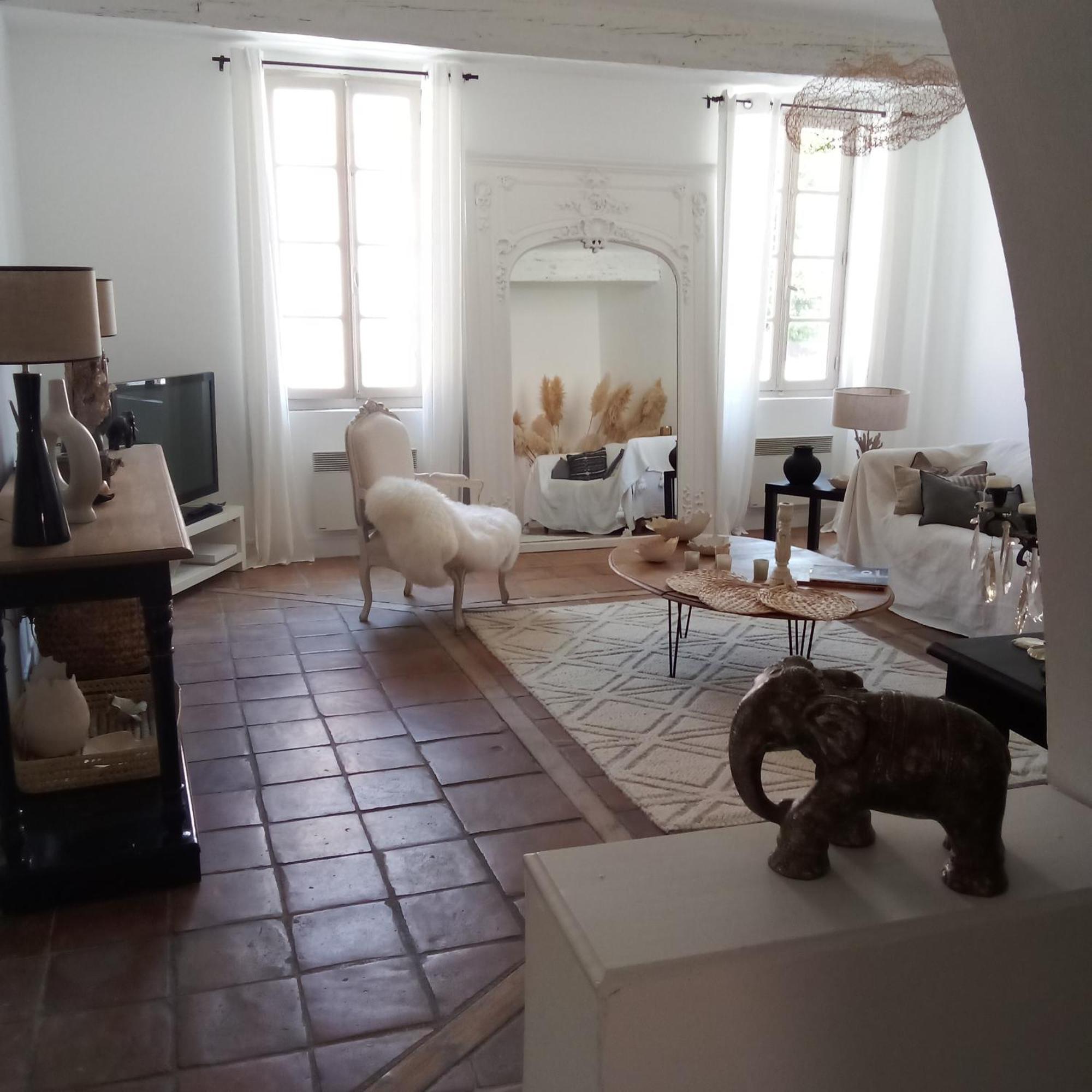 La Maison Perchee Эг-Морт Номер фото